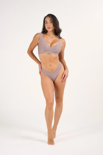 Scalloped Deep V Smooth Lift Bra