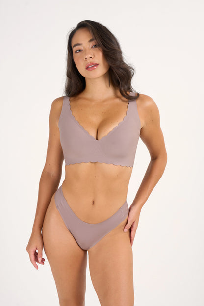 Scalloped Deep V Smooth Lift Bra